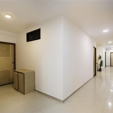 Oyo Hotel D Veeray Ахмедабад Экстерьер фото
