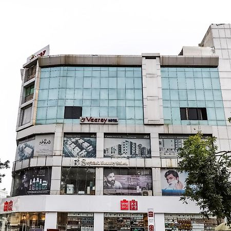 Oyo Hotel D Veeray Ахмедабад Экстерьер фото