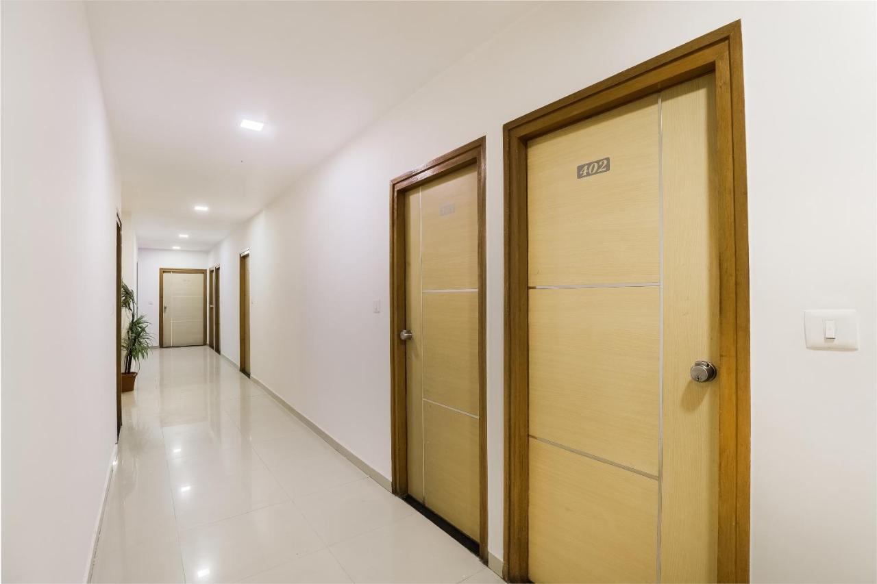 Oyo Hotel D Veeray Ахмедабад Экстерьер фото